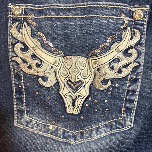 Neu mit Etikett Lotus by Miss Me dunkelblaue Bootcut-Jeans mit verzierten Taschen - Größe 36/22 - Bild 10 von 10