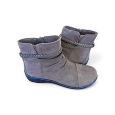 Clarks Cora Braid Boot Taupe Suede Ankle Boots Side Zip NWOB Size 6.5