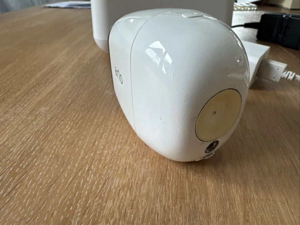 Netgear Arlo kit VMS4130 : VMB4000 Station & Arlo Pro VMC4030 Camera - Bild 3 von 4