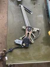 1998 LEXUS LS400 RIGHT PASSENGER SIDE FRONT DOOR WINDOW REGULATOR WITH MOTOR