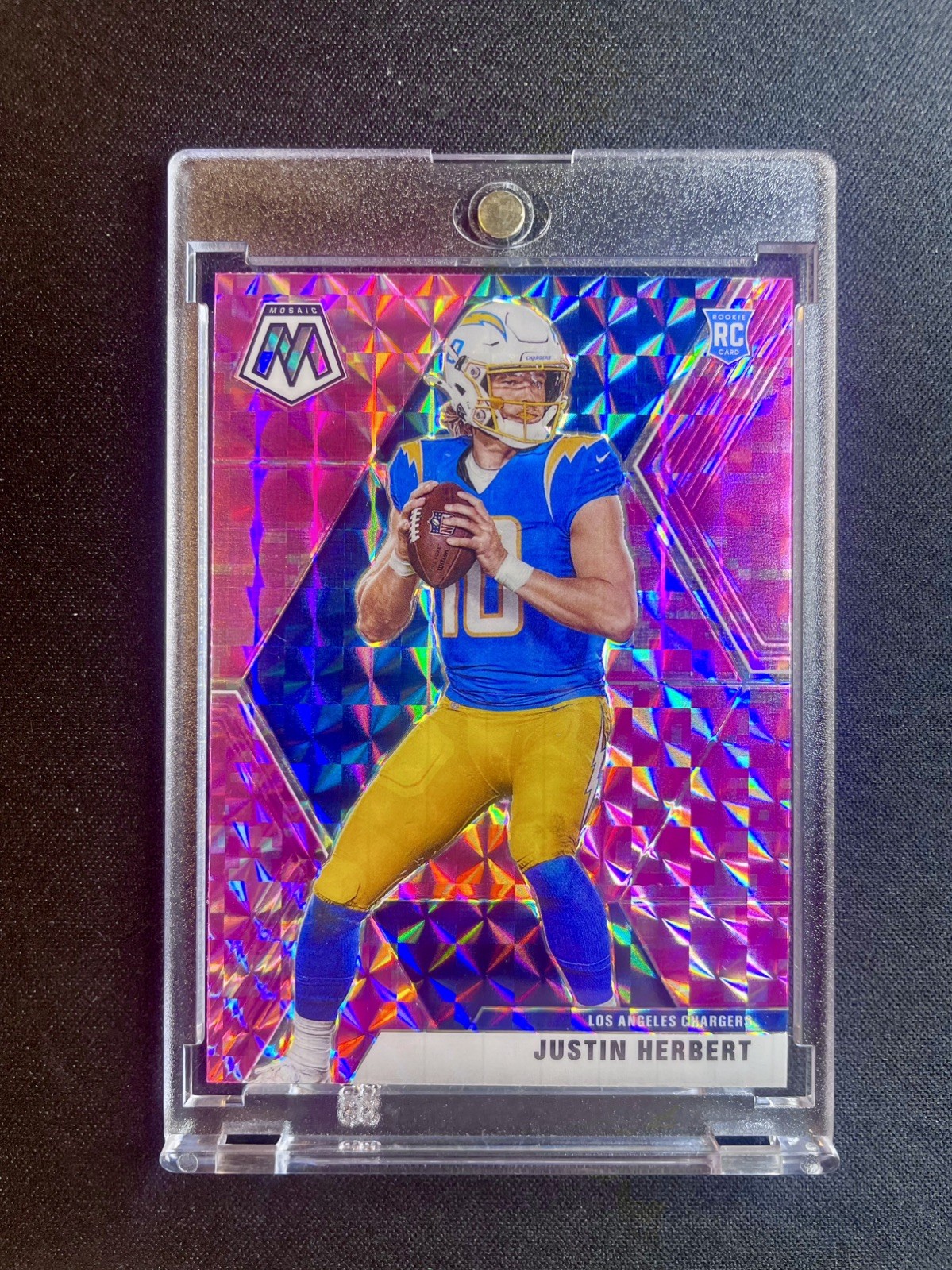 2020 Mosaic Justin Herbert Pink Camo Prizm Rookie #204 Chargers