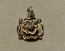 VINTAGE YORKSHIRE ROSE SILVER CHARM FOR CHARM BRACELET 1.8g