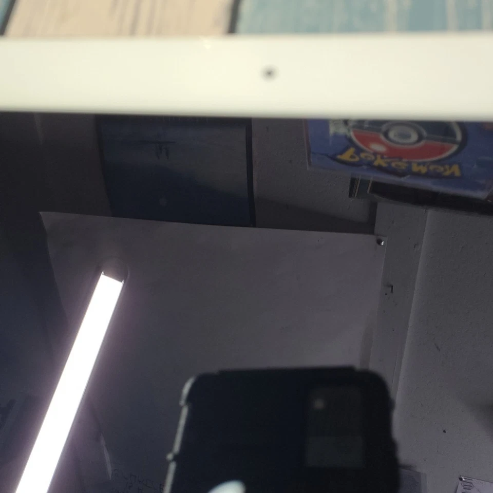 Apple A1397 iPad 2 Tablet WiFi 64GB 9.7" Touch Camera iOS WHITE Original (WIPED) - Image 4 of 4