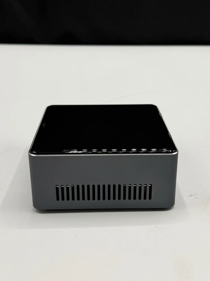 Intel NUC NUC7I3BNH i3-7100U 2,40 GHz 8 GB DDR4 RAM 256 GB SSD Windows 10 Pro Foto 2 de 4