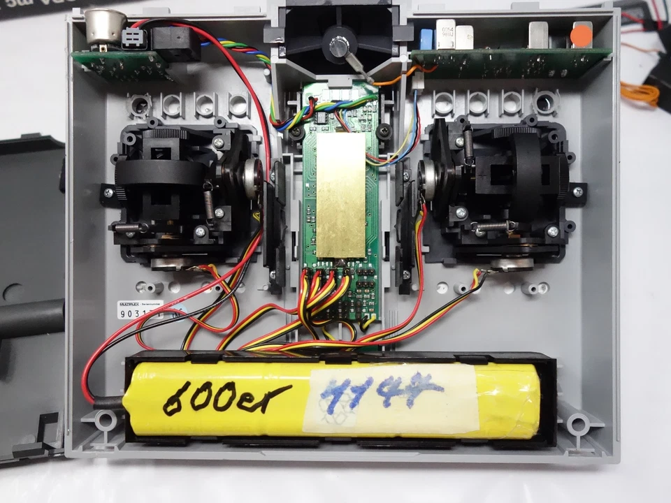 Multiplex Europa MC 1020 - 35 MHz - neuwertige Steuerung mit Zubehör -+Karton - Bild 2 von 4