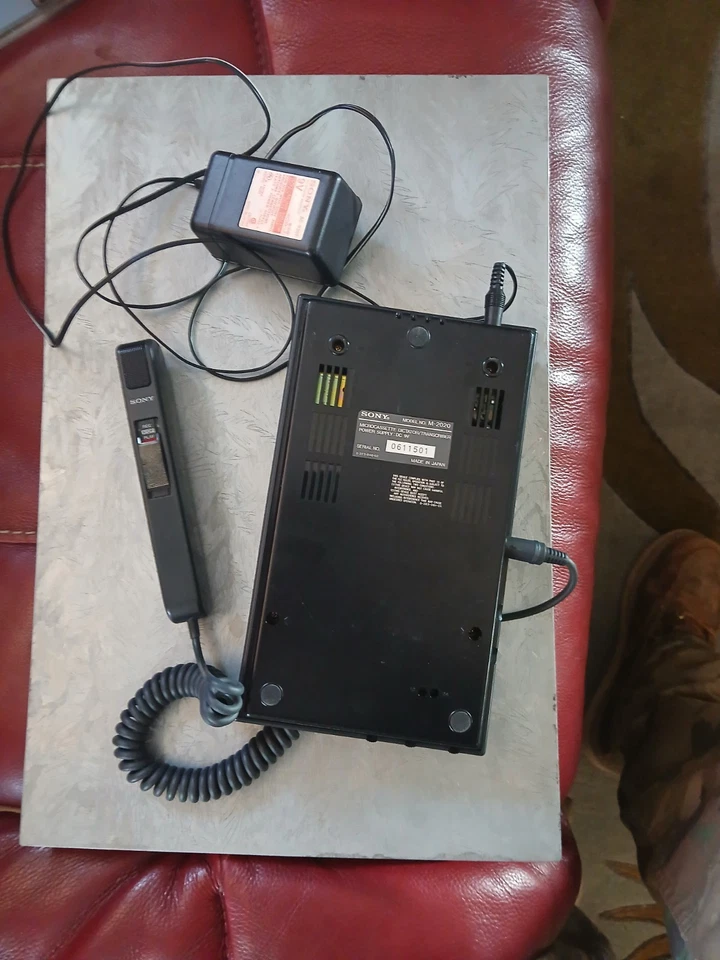 Microcassette dictador/transcriptor Sony M2020 con micrófono de mano y PA Foto 2 de 3