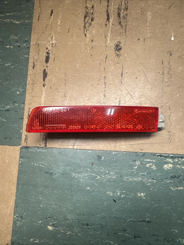 Marcador reflector parachoques trasero derecho Nissan Murano Juke Quest 2011-2014  Foto 2 de 4