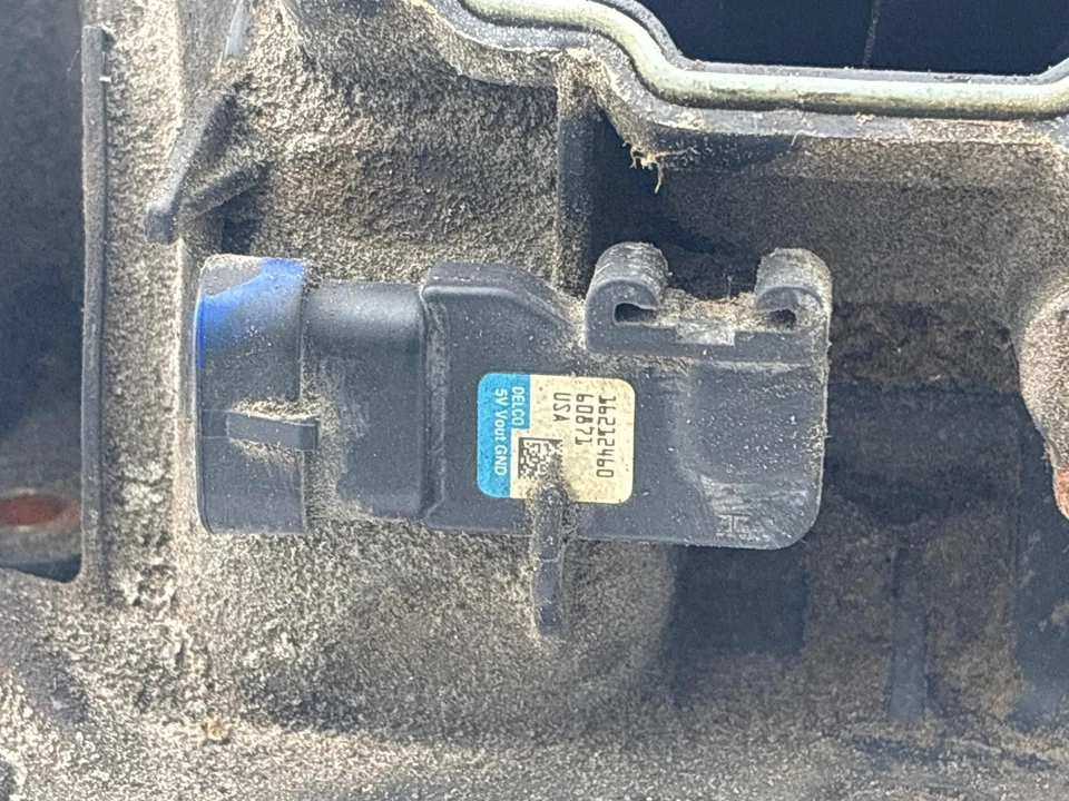 Colector de admisión de aire del motor Saturn VUE 2002-2007 OEM Foto 3 de 4