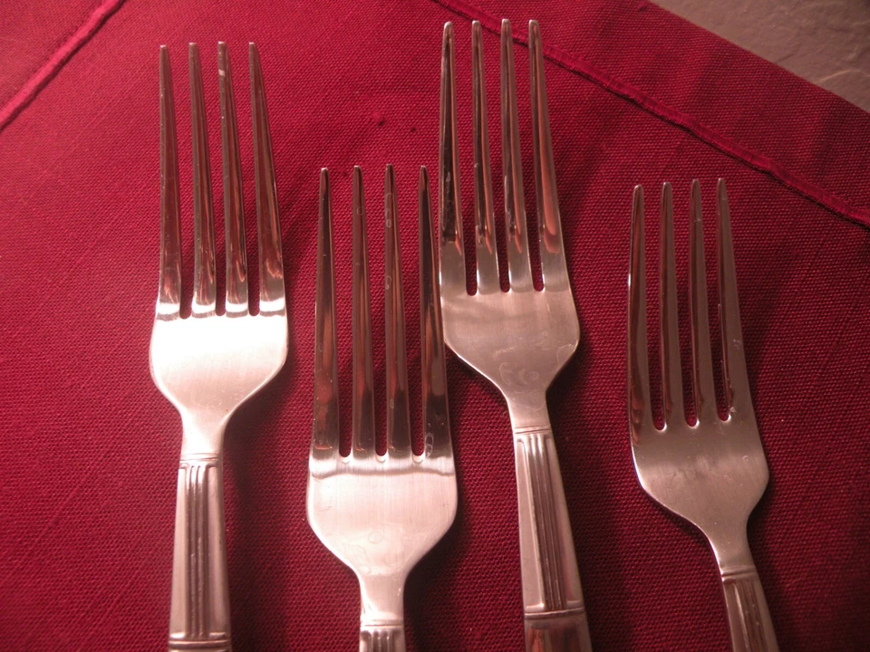 4 Pieces TOWLE TWS534 stainless steel 3 DINNER Forks 8 1/4" 1 Salad fork 7 1/2" - Image 2 of 4
