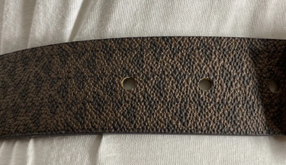 CINTURÓN MICHAEL KORS CHOCOLATE LOGOTIPO MK CON ENCANTO MK HEBILLA DORADA ¡ADELANTE! MK!!! Foto 3 de 4