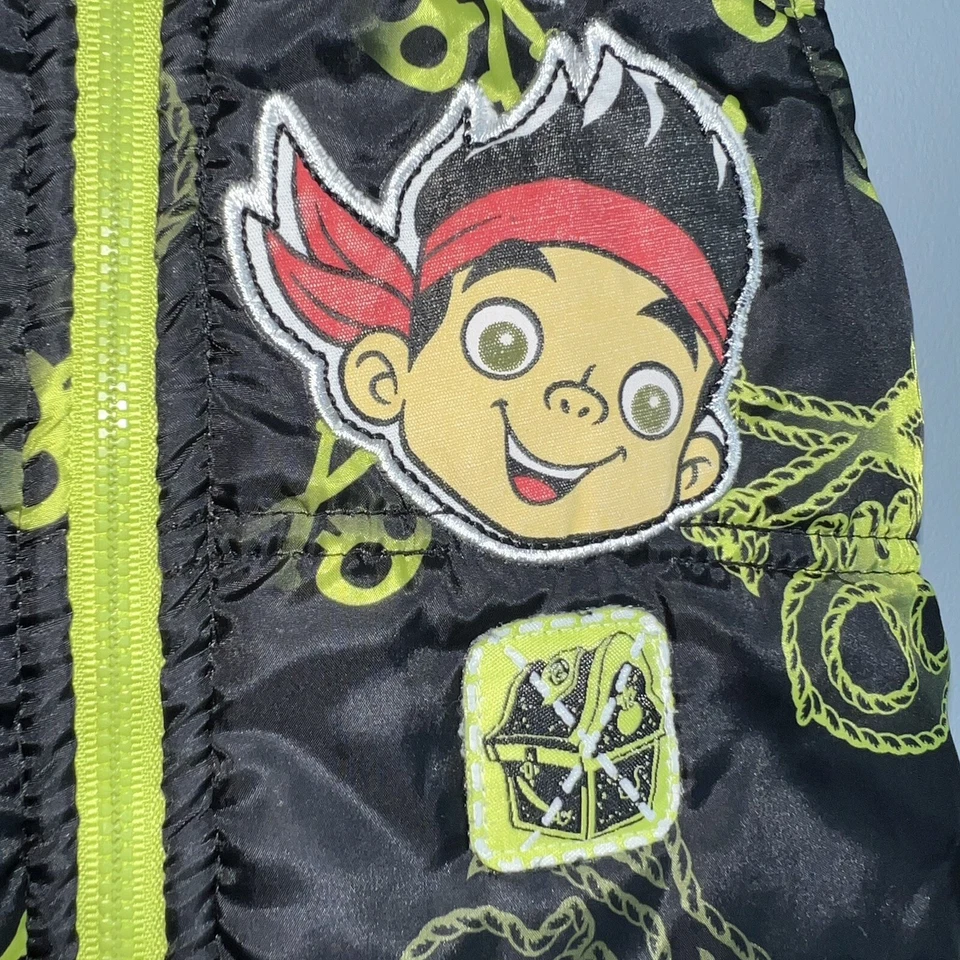 Disney Jake y los Piratas del País de Nunca Jamás Chaleco acolchado Niño Pequeño Exterior Calaveras Dibujos Animados Foto 2 de 4