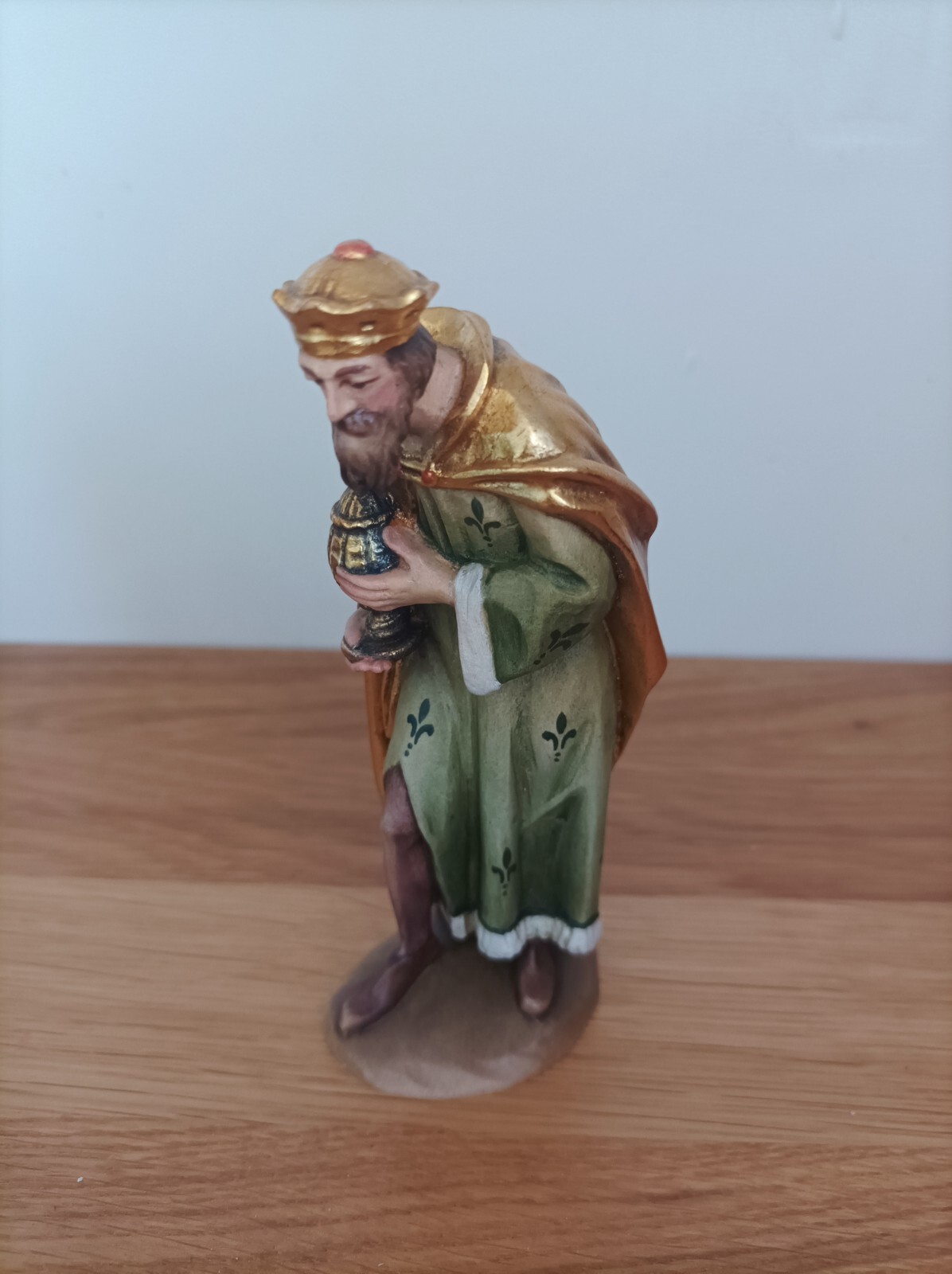 Krippenfigur, König stehend , Anri, Gr. 12,5 cm, coloriert, orig. Verp.
