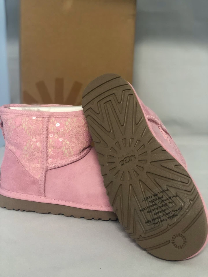 UGG CLASSIC MINI ENCAJE ROSA NIEBLA BRILLO US 5 Foto 2 de 4