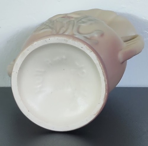 Hull Pottery Magnolia Matte Fan Vase *Footed *6 1/2" **Double Handled *1946-1947 - Picture 11 of 13