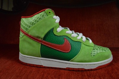 grinch nike dunks
