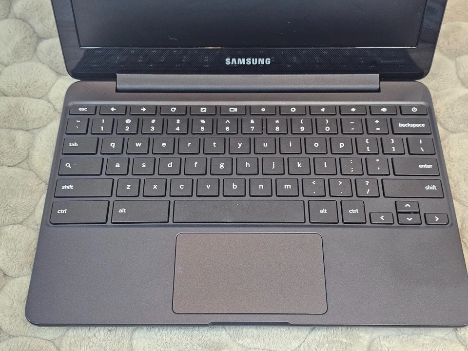Samsung Chromebook 3 - 11.6" - Image 2 of 4