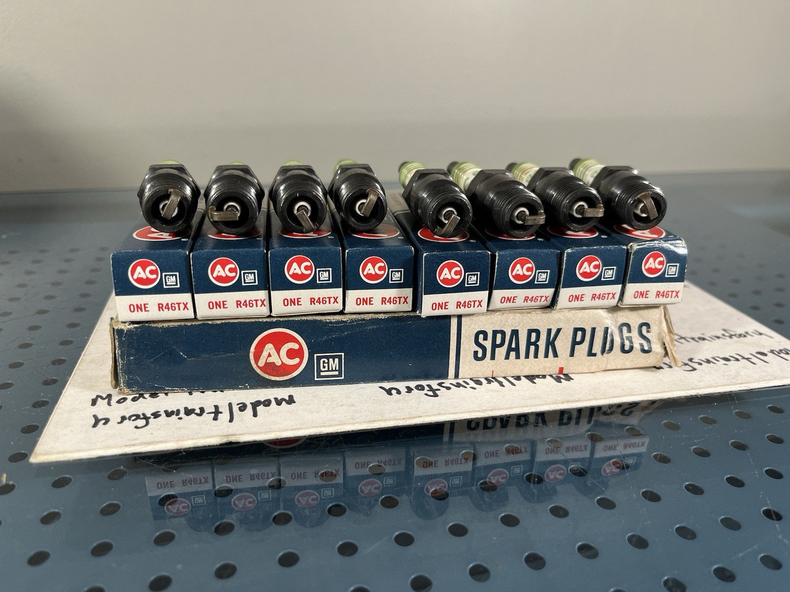 8 NOS ACDelco ACNITER II R46TX Spark Plugs GM 5613579 Green Ring New Old Stock