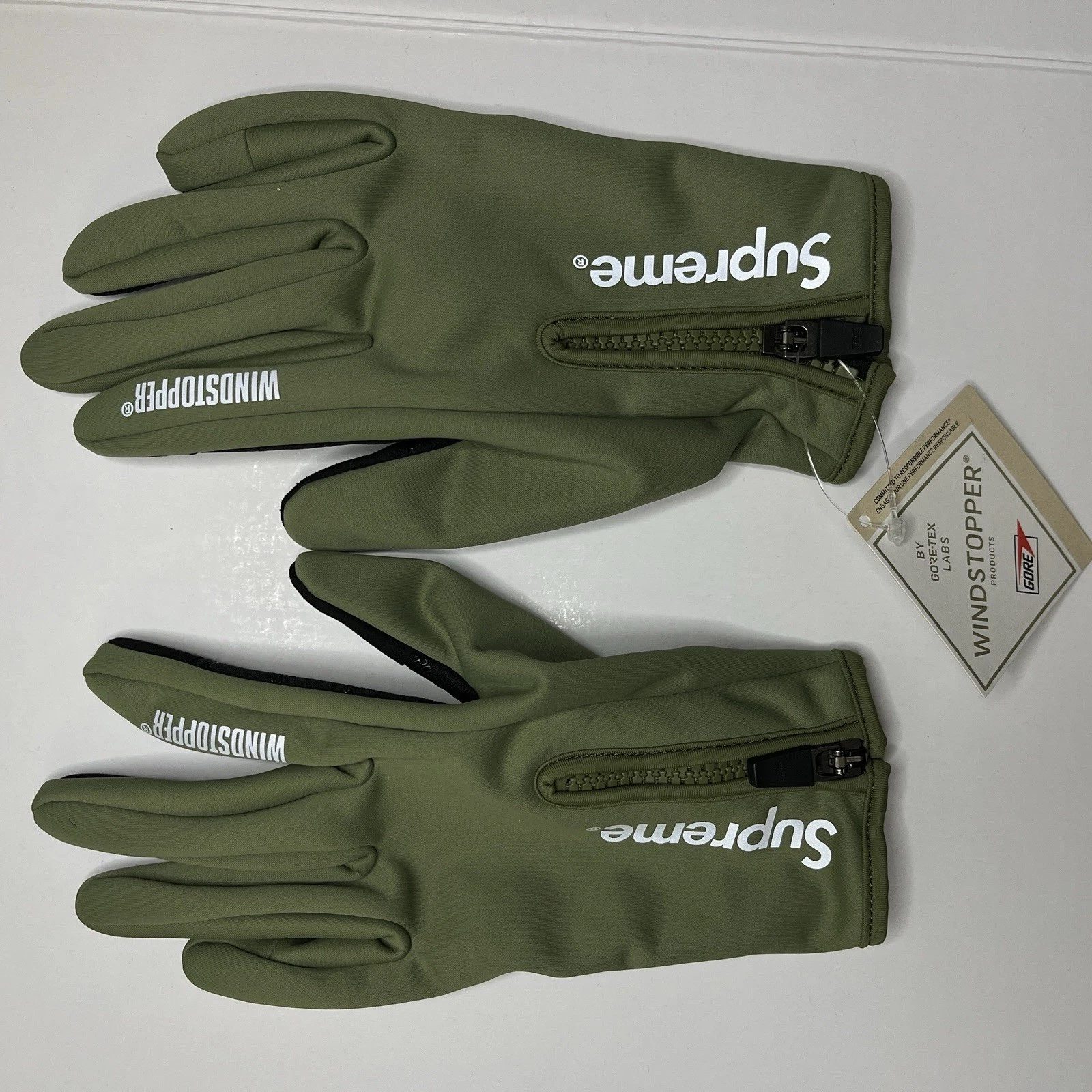 Supreme WINDSTOPPER Zip Gloves Olive Medium FW25 Week 19 Windproof
Opens in a new window or tab