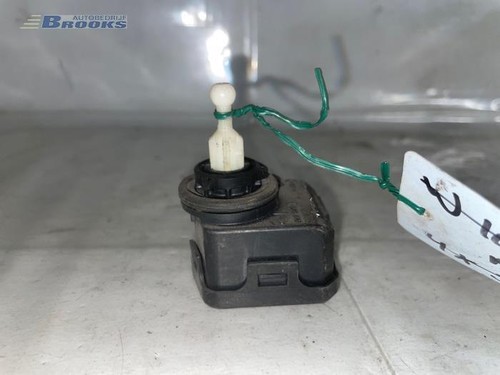 Stellmotor Scheinwerfer rechts VW Passat B5.5 3B3 1J0941295C P85164