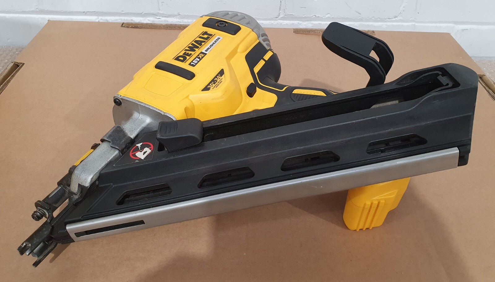 DEWALT FIRST FIX CORDLESS NAIL GUN 90MM XR BRUSHLESS BARE DCN692
