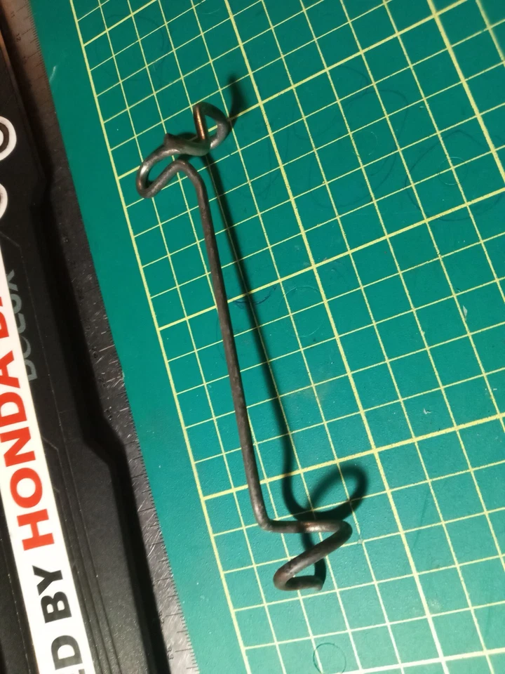 Honda XL350R XL600R Spedo Cable Guide 45466-MG2-000 Used Fits 83-1987 350-600cc - Image 3 of 4