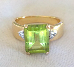 Classic 14K Yellow Gold Vibrant Peridot Diamond Ring - 6.20 grams, Sz 7, 3.66 ct