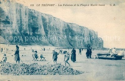 Le Treport Les Falaises et la Plage a Maree basse