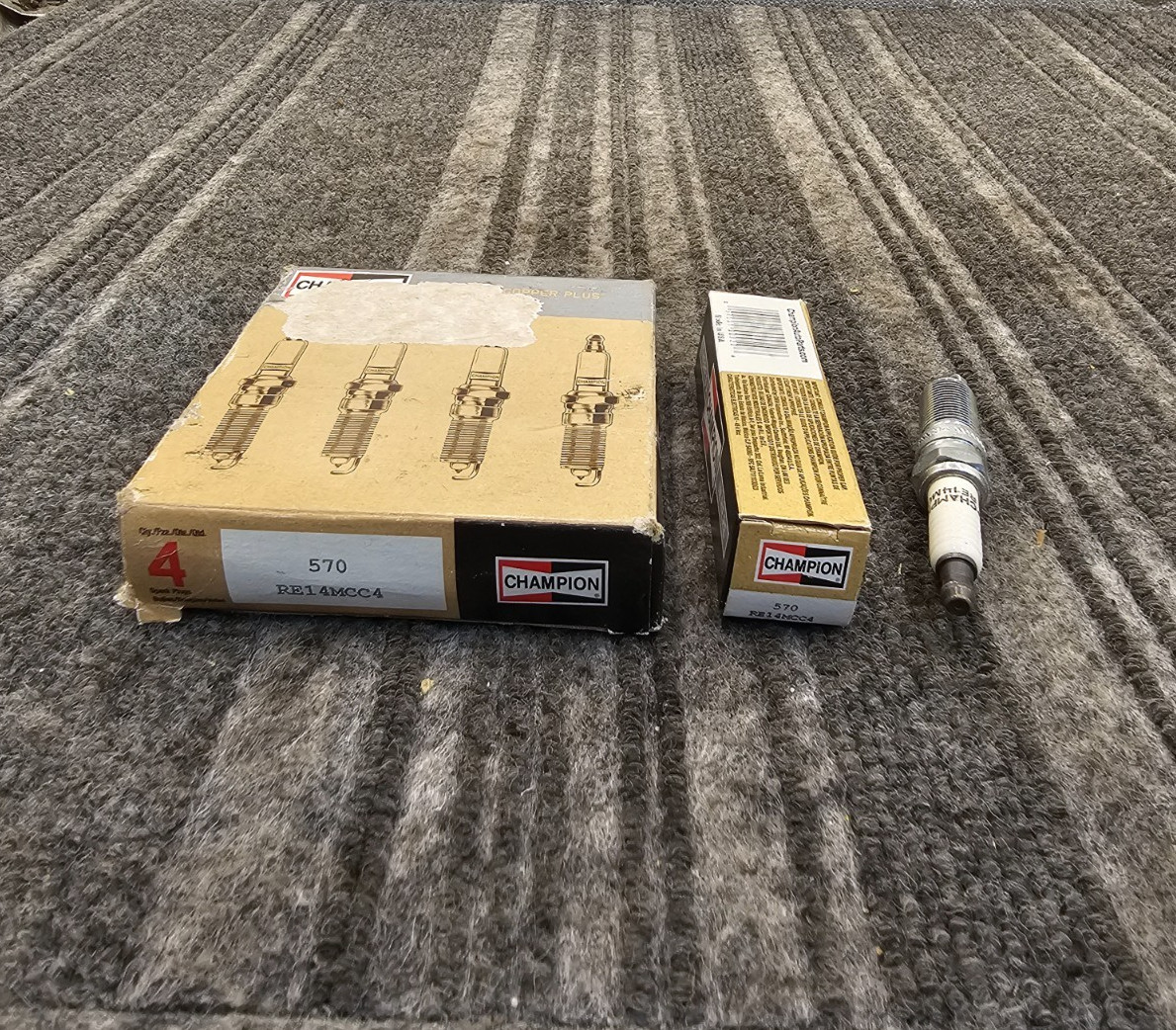 QTY 4 Champion RE14MCC4 570: Spark Plug For 2003-2008 Chrysler Mopar Jeep RAM