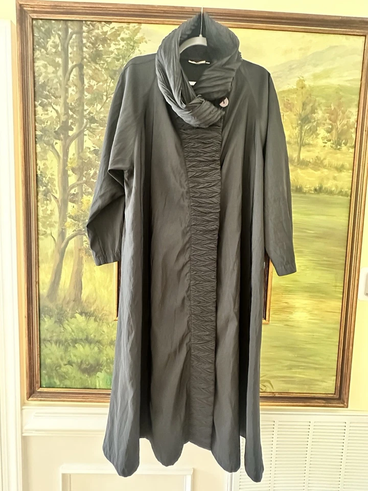 MYCRA PAC USA Women’s Coat Black Lightweight Pleated Long Rare Raincoat  - Image 2 of 4