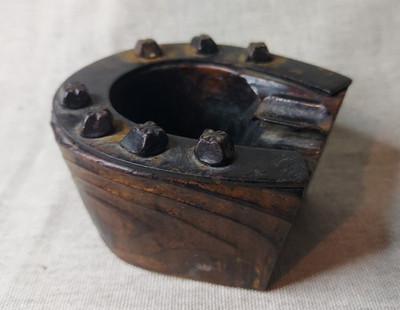 Rustikaler Vintage handgefertigter Holz & Eisen Hufeisen Aschenbecher A