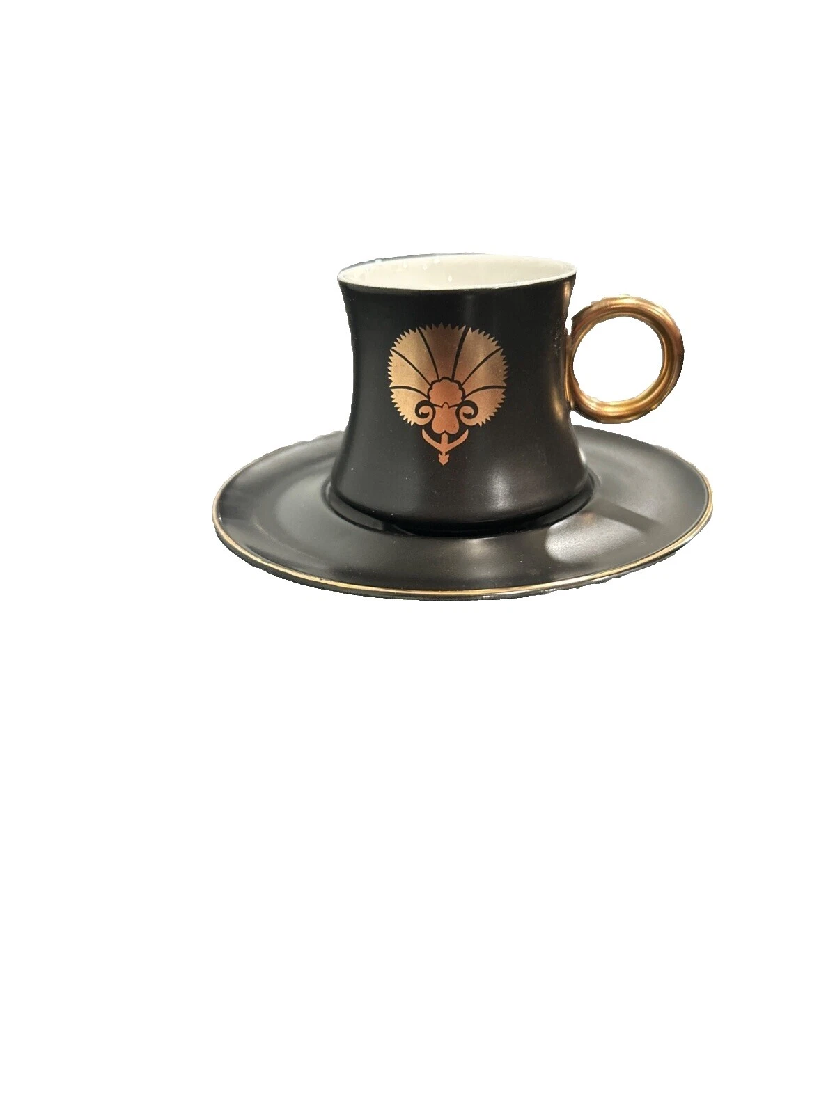 Juegos de platos y tazas de café de oro