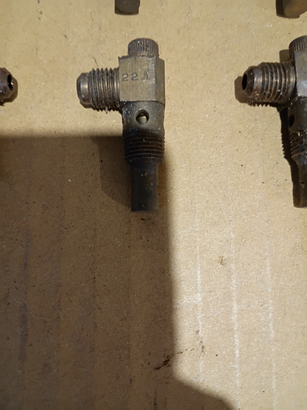 Kinsler 22a Fuel Injection Nozzles 90 deg.  LIKE HILBORN OR ENDERLE A50