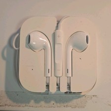Apple EarPods Wired Earbuds In-Line Mic/Remote Volume 3.5mm White