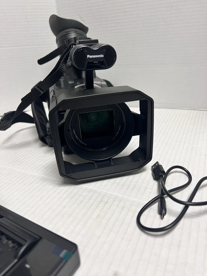 Panasonic AG-DVX100BP MiniDV 3CCD Professional Video Camcorder - Image 3 of 4