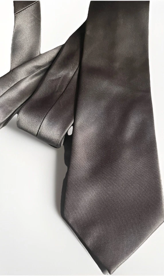 Corbata de satén gris oscuro para hombre y boda fiestas de negocios Foto 4 de 4