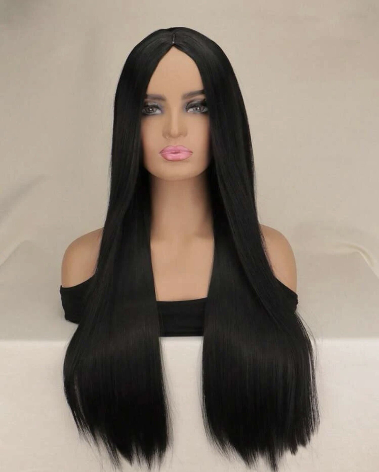 Perruque noire longue lisse synthétique pour femme avec 4 bonnets inclus Lily