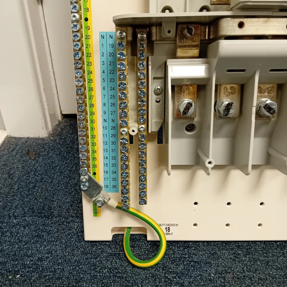 Merlin Gerin MGBN24E 3 phase -  24 way  Pan Assembly - 250 amp rated Bus Bars. - Image 2 of 4