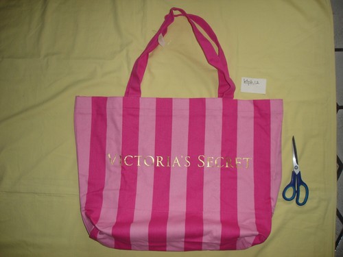Neu mit Etikett NEU Victoria's Secret VS Weekender Beuteltasche Kosmetiktasche rosa Streifen goldfarbenes Logo - Bild 2 von 15