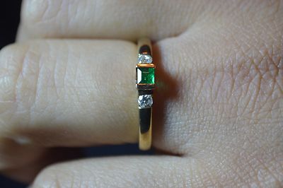 Brandneu 9 kt Gelbgold ungewöhnlicher quadratischer Smaragd & 0,14 pt Diamant Ring Größe N