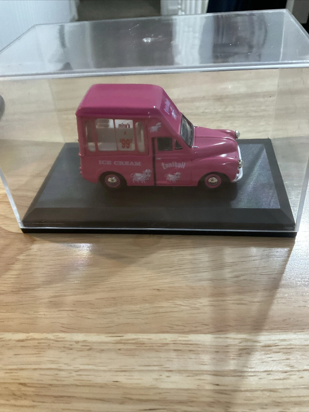 VANS Furgone gelato vintage Morris Minor Tonibell rosa usatodia custodiae