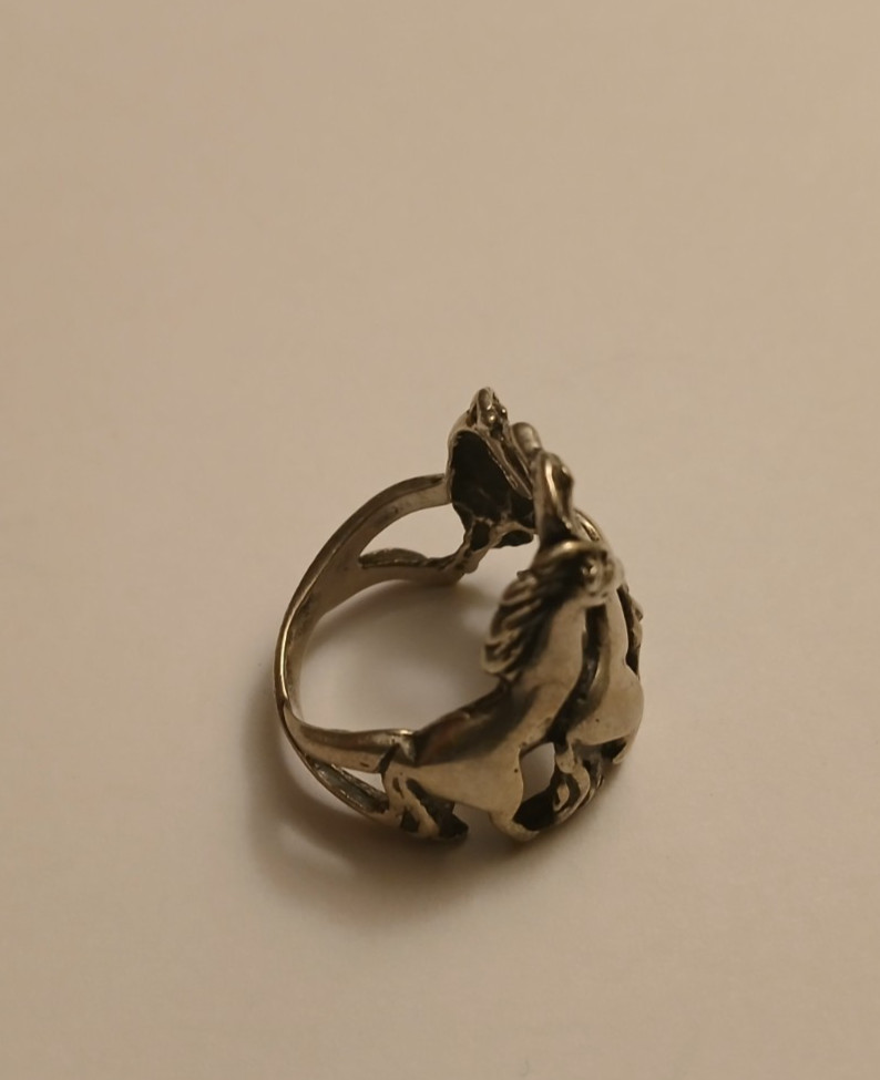 THREE HORSES SOLID STERLING SILVER RING - image 3