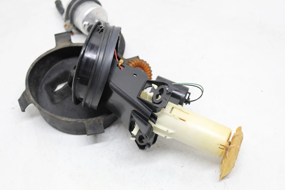 2003 00-03 BMW F650CS F650 Fuel Pump Gas Petrol Assembly - Image 2 of 4