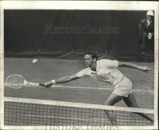 1963 Press Photo Roy Emerson Shown Making Return to Cliff Richey in Men's Single