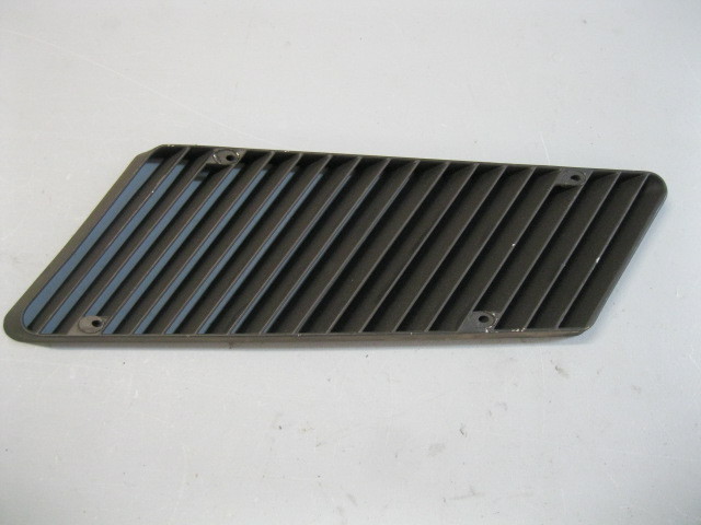 Ferrari 365 GT 2+2 LH Front Fender Wing Grille # 251-86-651-06