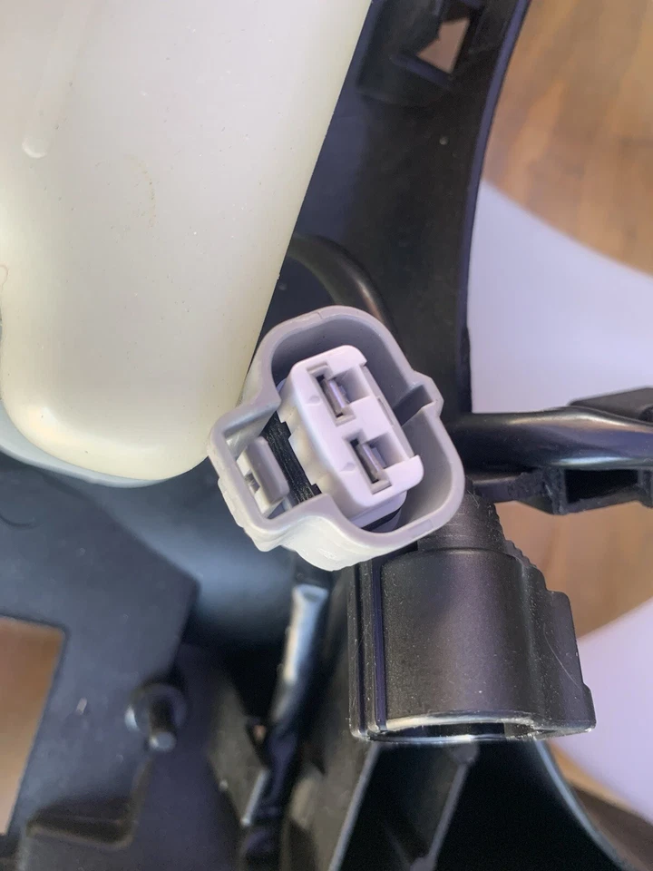 Conjunto de ventilador de refrigeración del motor GPD #2811569 parte Lexus ES300H 2013-2018 con depósito Foto 4 de 4