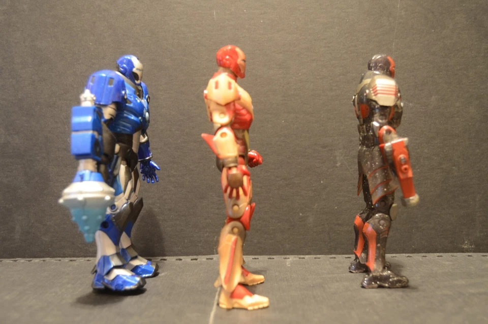 Figuras de acción Iron Man 2 Concept Series Mission Tech Armor ToysR Us 2010 Foto 2 de 4