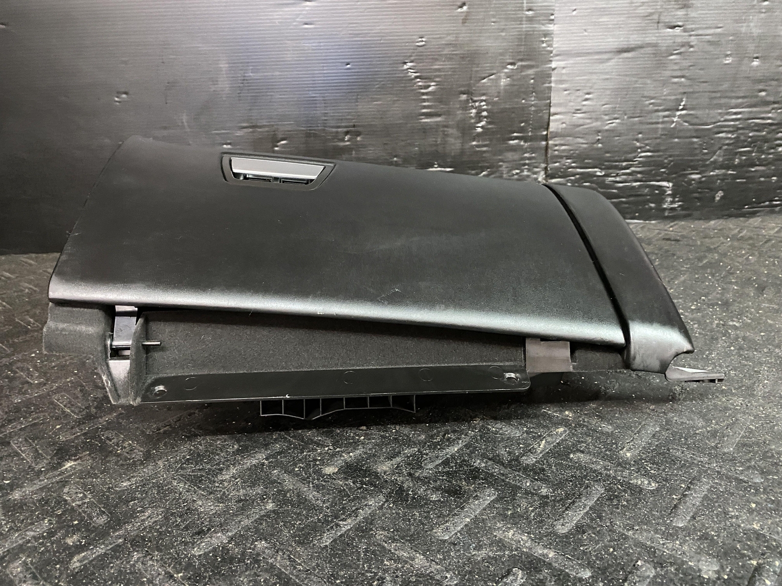 2017 MASERATI GHIBLI BLACK GLOVE BOX STORAGE COMPARTMENT