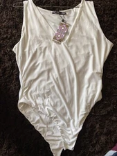 BOOHOO..NWT WHITE PLUNGE DOUBLE LAYER BODYSUIT…WOMENS SIZE 14