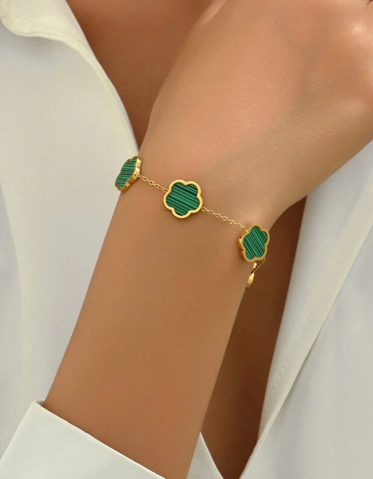 Bracelet fleurs vertes en acier inoxydable : fini les bijoux qui ternissent