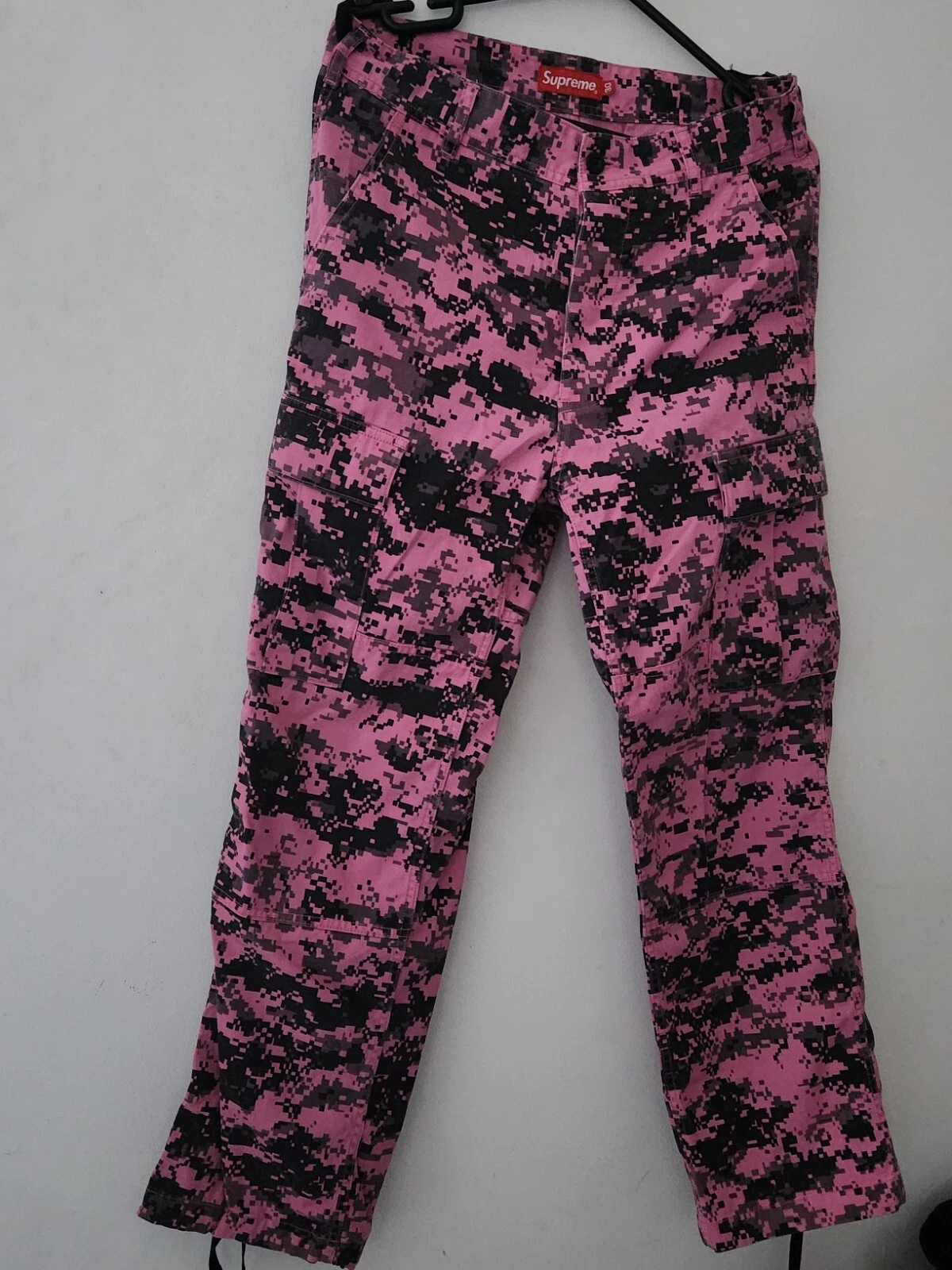 FW17 Supreme Cargo Hose Größe 30 W30 L30 Hose Pink Digi Tarnfarbe